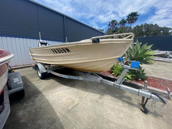 1985 QUINTREX 400 FISHSEEKER
