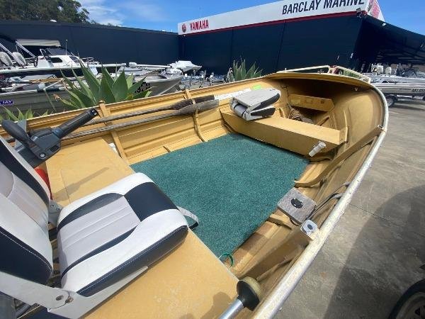 1985 QUINTREX 400 FISHSEEKER