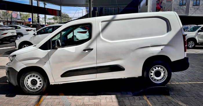 2020 Peugeot Nueva Partner 5p 1.6HDI 90hp Man 5Vel
