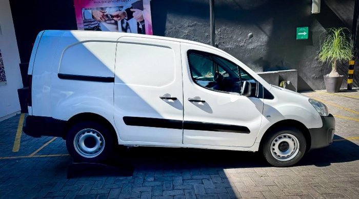 2017 Peugeot Partner MAXI