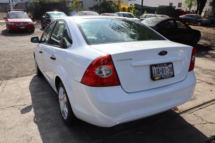2011 Ford Focus Ford Focus Sedan Ambiente 5vel Mt