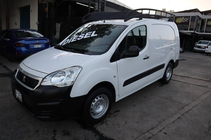 2017 Peugeot Partner MAXI