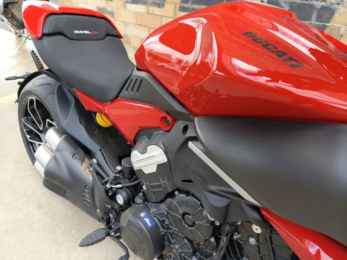 2024 DUCATI DIAVEL V4 ROAD RED