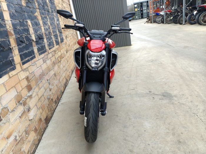 2024 DUCATI DIAVEL V4 ROAD RED