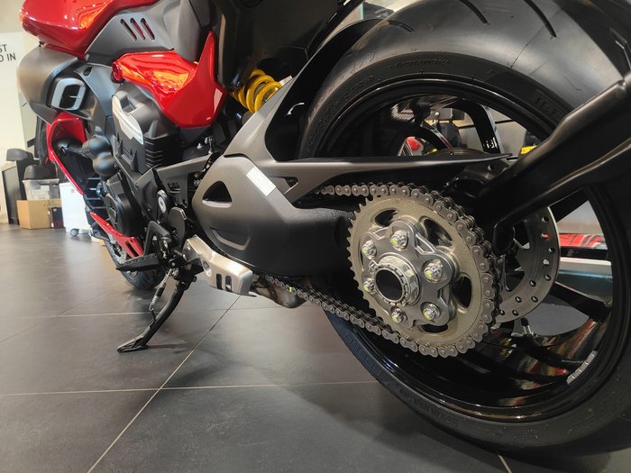 2024 DUCATI DIAVEL V4 ROAD RED