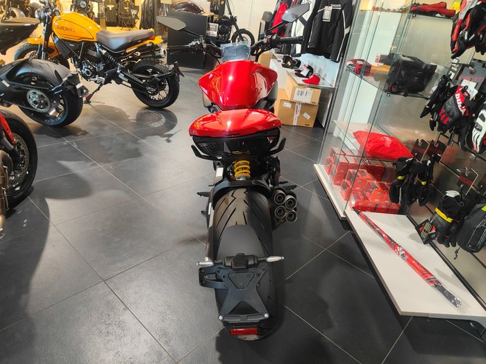 2024 DUCATI DIAVEL V4 ROAD RED