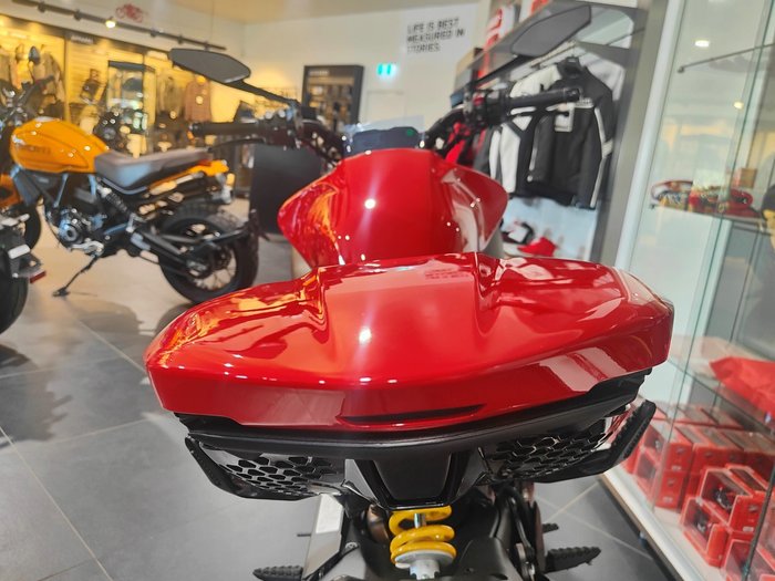 2024 DUCATI DIAVEL V4 ROAD RED