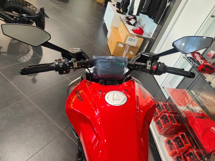 2024 DUCATI DIAVEL V4 ROAD RED