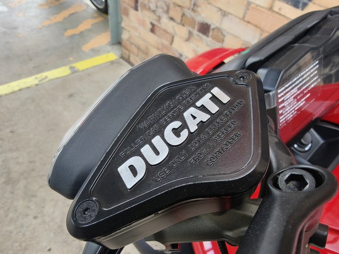 2024 DUCATI DIAVEL V4 ROAD RED