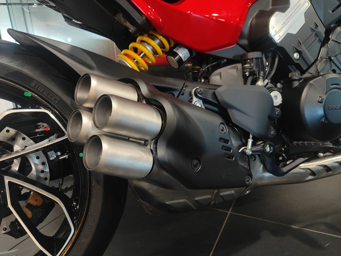 2024 DUCATI DIAVEL V4 ROAD RED