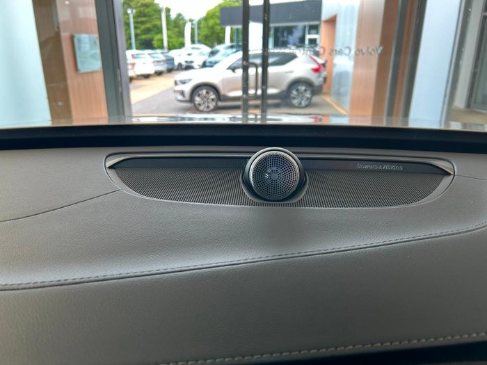 2023 Volvo XC90 Recharge Ultimate T8 Plug-In Hybrid