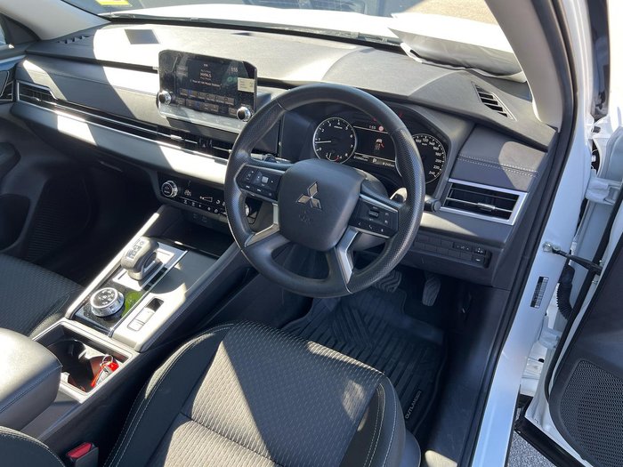 2023 Mitsubishi Outlander ES
