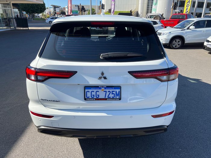 2023 Mitsubishi Outlander ES