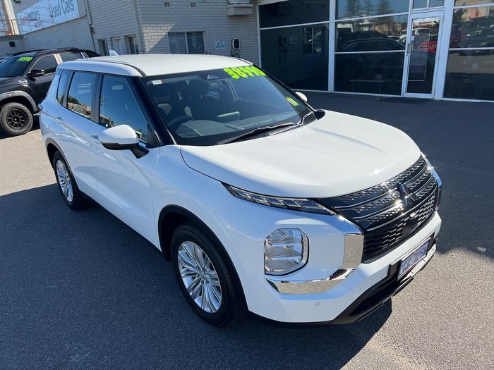 2023 Mitsubishi Outlander ES