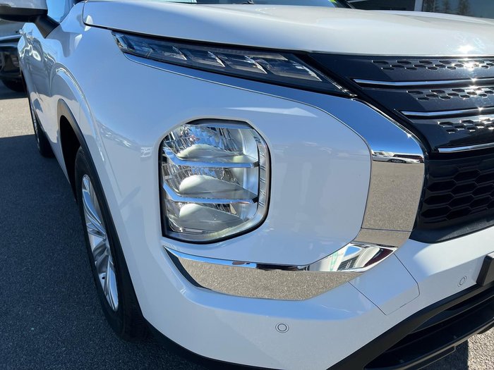 2023 Mitsubishi Outlander ES