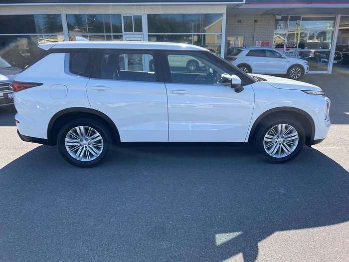 2023 Mitsubishi Outlander ES