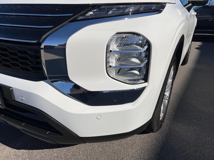 2023 Mitsubishi Outlander ES