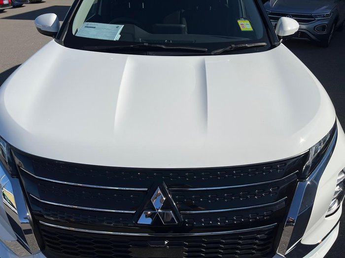 2023 Mitsubishi Outlander ES