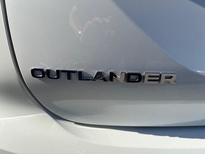 2023 Mitsubishi Outlander ES