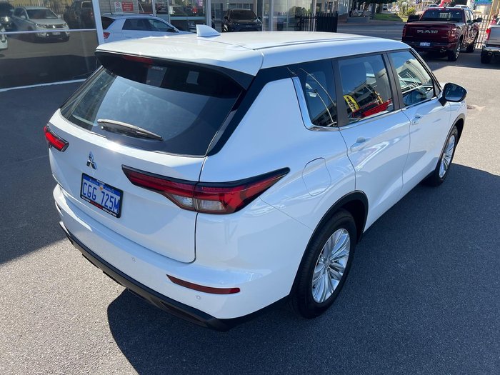 2023 Mitsubishi Outlander ES