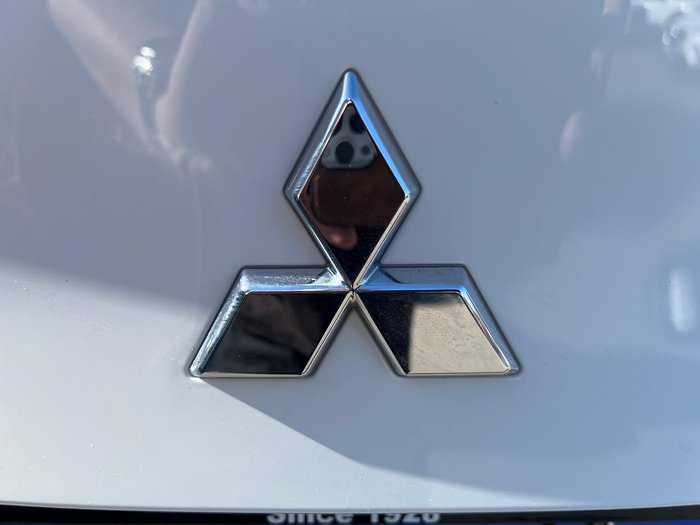 2023 Mitsubishi Outlander ES
