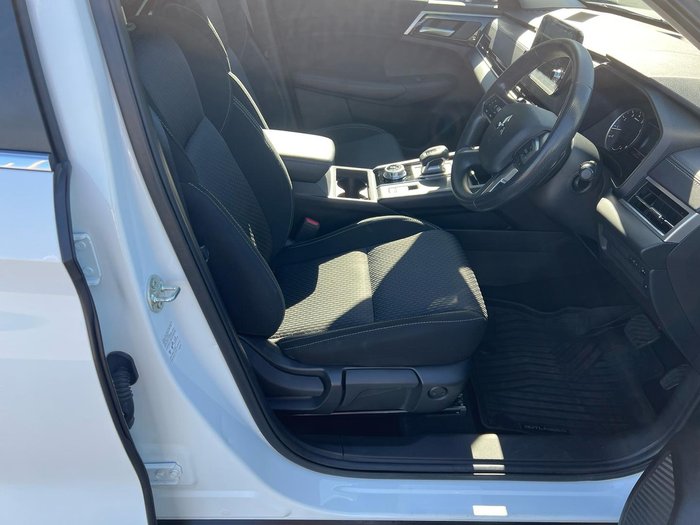 2023 Mitsubishi Outlander ES