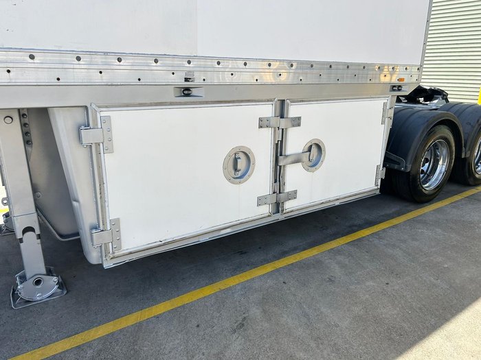 2006 Lusty St3 12 Pallet Dry Freight Van 4.3M