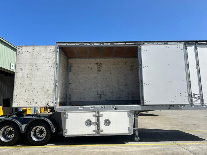 2006 Lusty St3 12 Pallet Dry Freight Van 4.3M