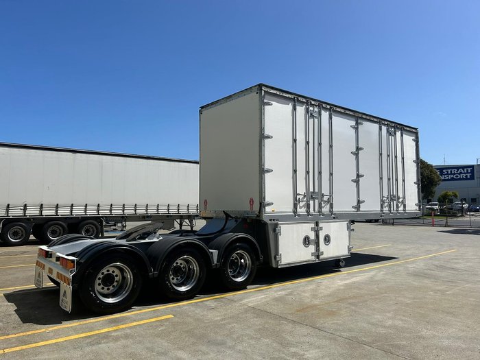 2006 Lusty St3 12 Pallet Dry Freight Van 4.3M