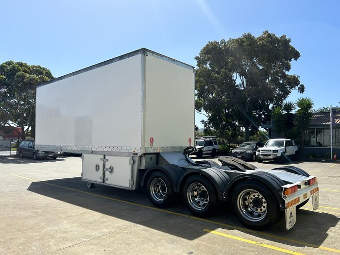 2006 Lusty St3 12 Pallet Dry Freight Van 4.3M