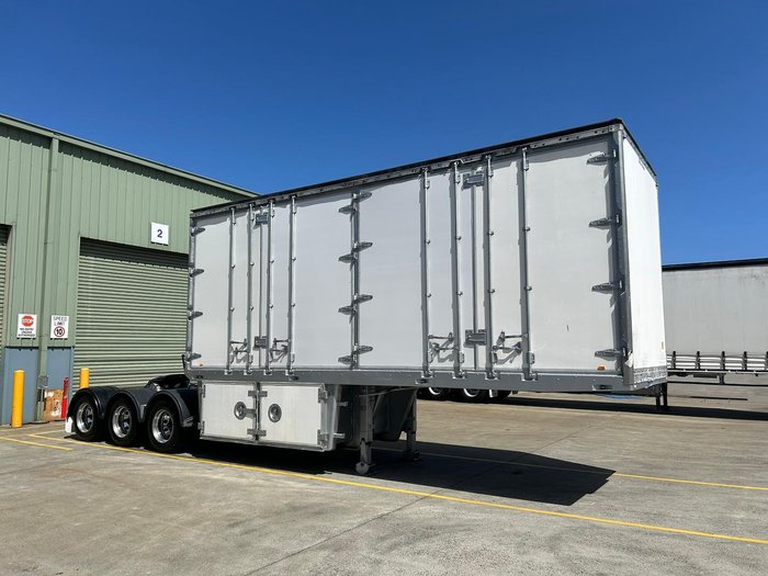 2006 Lusty St3 12 Pallet Dry Freight Van 4.3M
