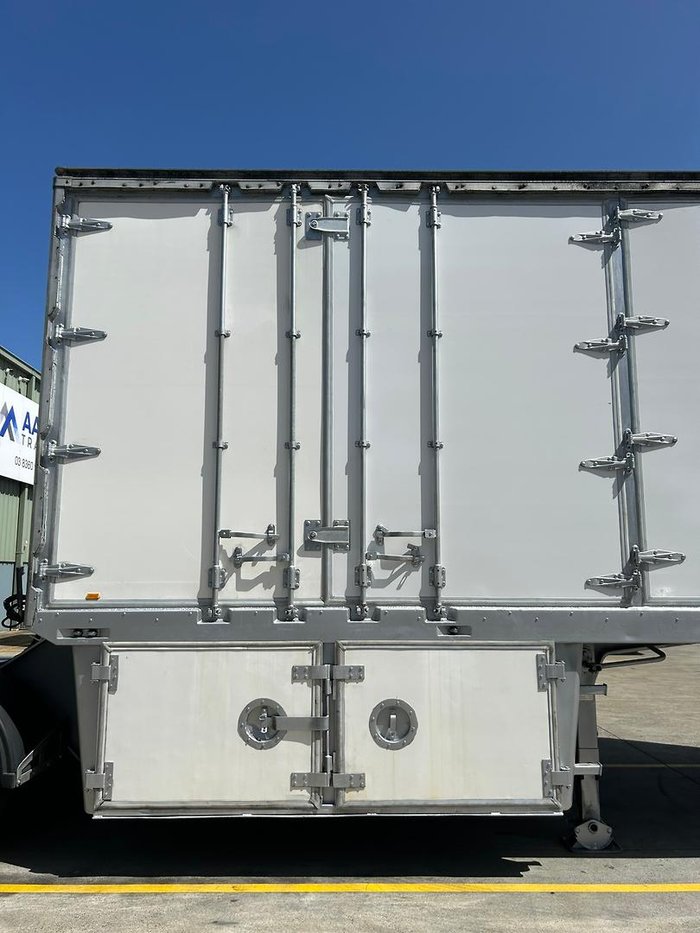 2006 Lusty St3 12 Pallet Dry Freight Van 4.3M