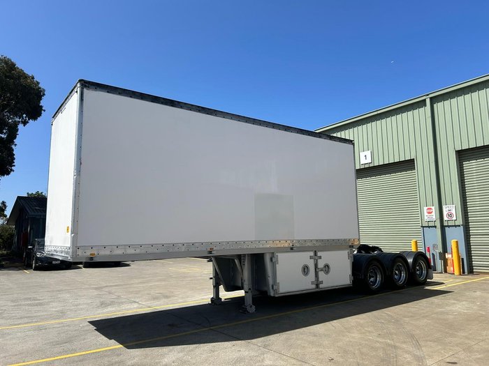 2006 Lusty St3 12 Pallet Dry Freight Van 4.3M 