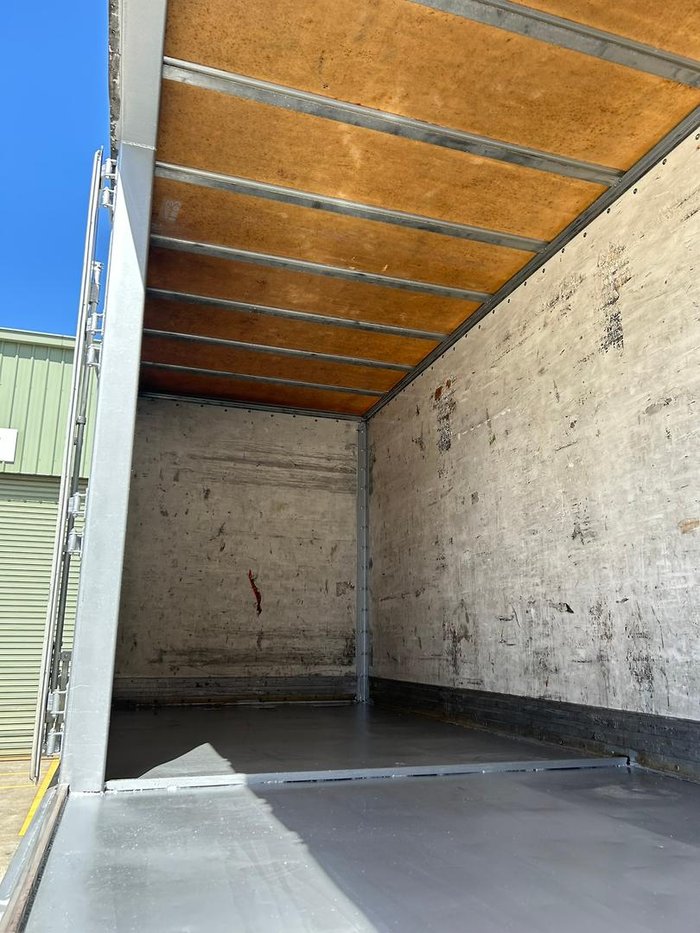 2006 Lusty St3 12 Pallet Dry Freight Van 4.3M 