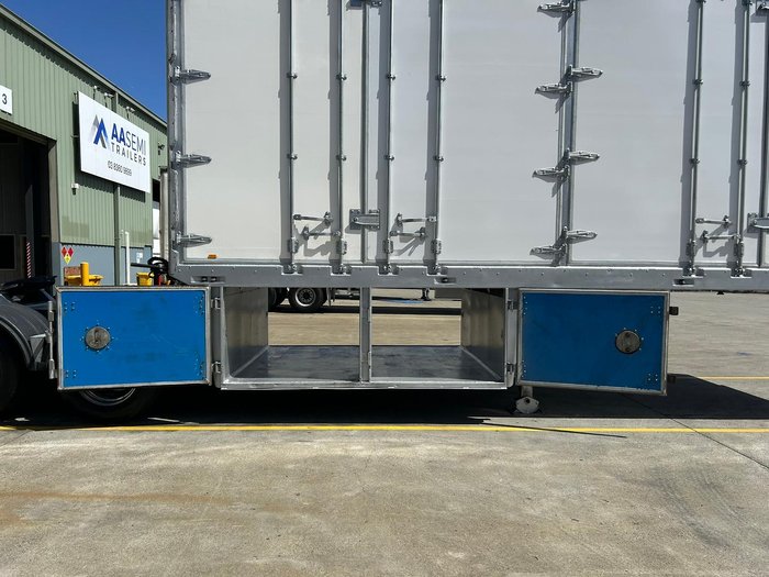 2006 Lusty St3 12 Pallet Dry Freight Van 4.3M