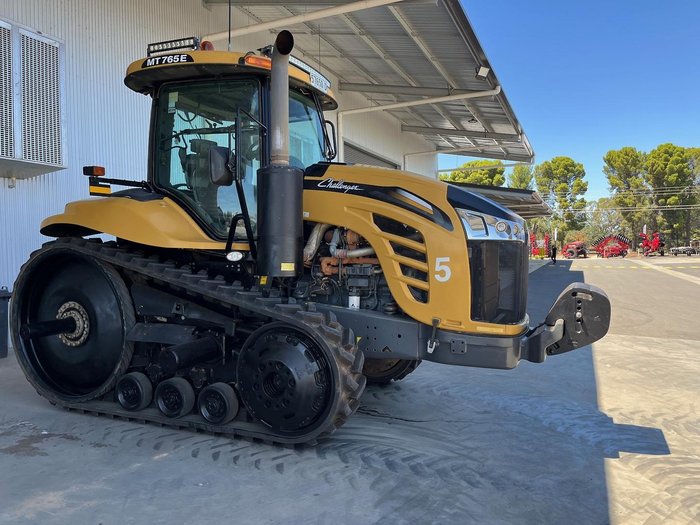 2015 Challenger Mt765e