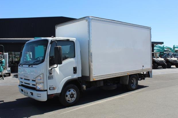 2014 Isuzu Npr200