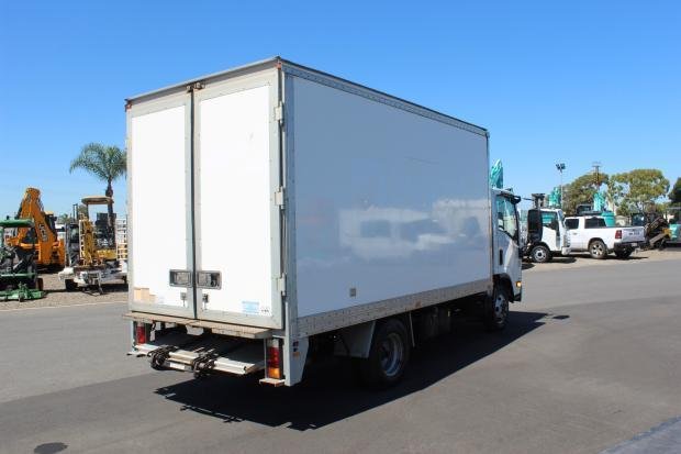 2014 Isuzu Npr200