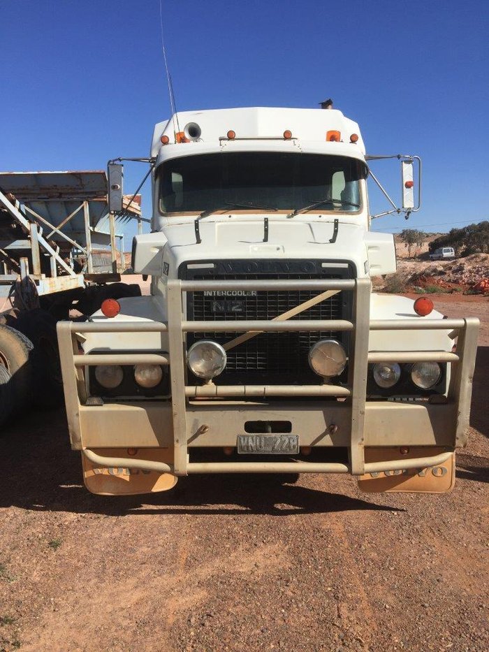 1985 Volvo N12 White
