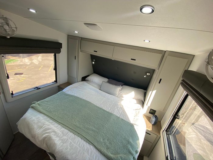 2024 JB Caravans Near New 2024 Sting 20'6 Rd Cafe