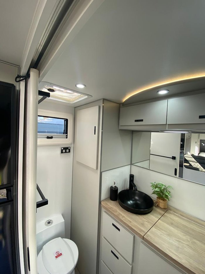 2024 JB Caravans Near New 2024 Sting 20'6 Rd Cafe