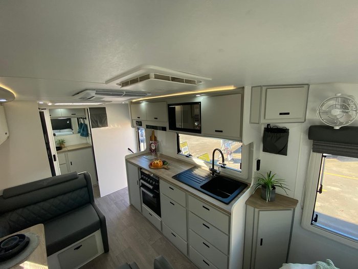 2024 JB Caravans Near New 2024 Sting 20'6 Rd Cafe