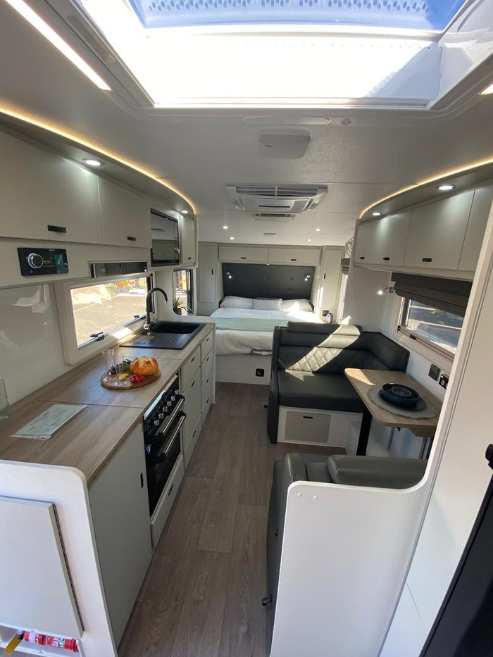 2024 JB Caravans Near New 2024 Sting 20'6 Rd Cafe