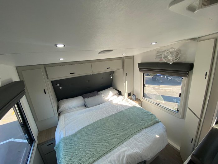 2024 JB Caravans Near New 2024 Sting 20'6 Rd Cafe