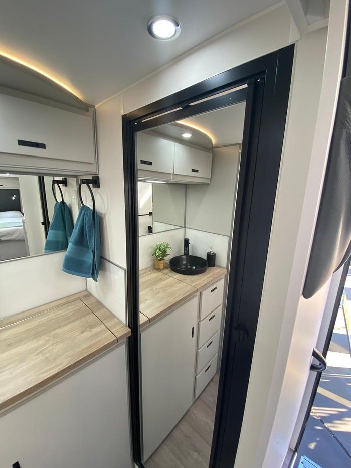 2024 JB Caravans 2024 Sting 20'6 Rd Cafe