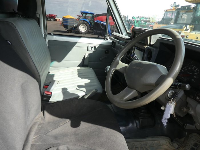 1998 Toyota Landcruiser Ute SILVER