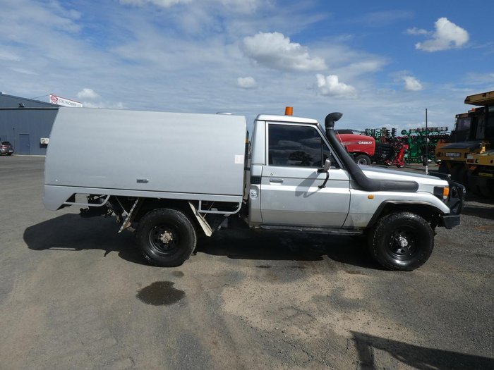 1998 Toyota Landcruiser Ute SILVER