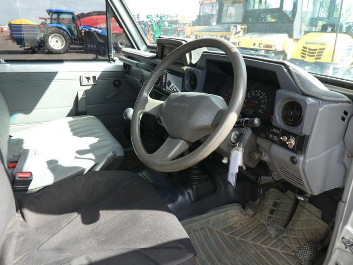 1998 Toyota Landcruiser Ute SILVER