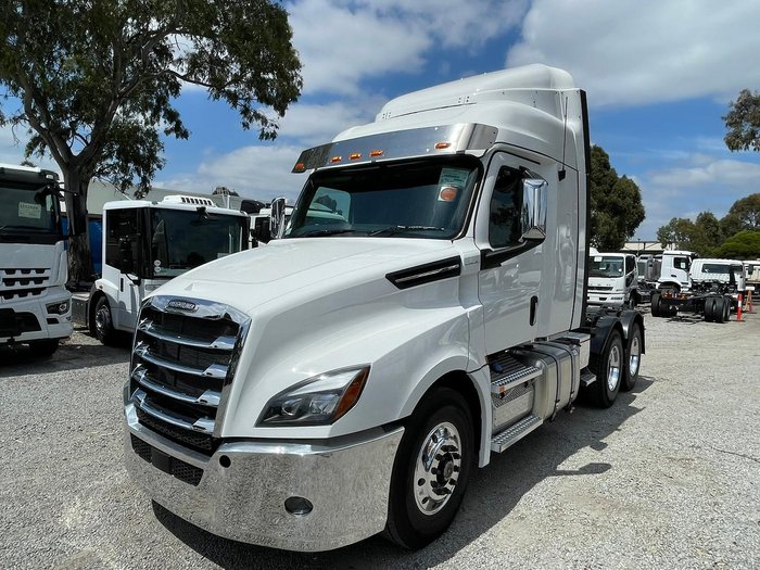 2024 Freightliner Cascadia 126 WHITE