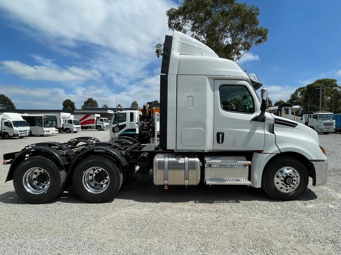2024 Freightliner Cascadia 126 WHITE